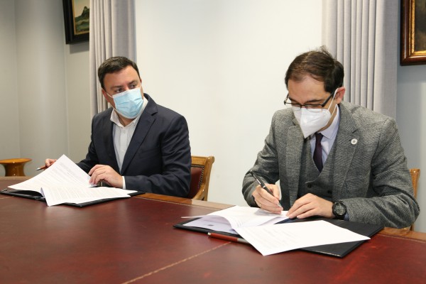 La Deputación da Coruña firma un convenio con el Centro UNED A Coruña para la realización de actividades