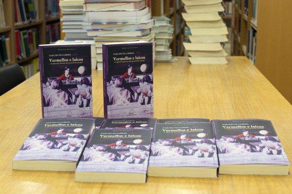 Biblioteca UNED A Coruña: la Concejalía de Memoria Histórica de A Coruña dona 10 ejemplares de la última obra de Narciso de Gabriel